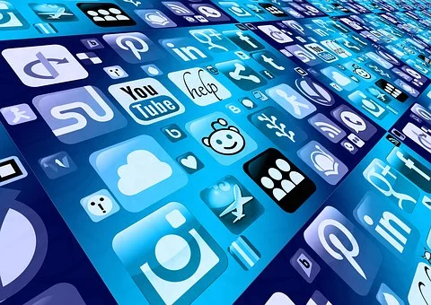 social-media-icons-on-phone